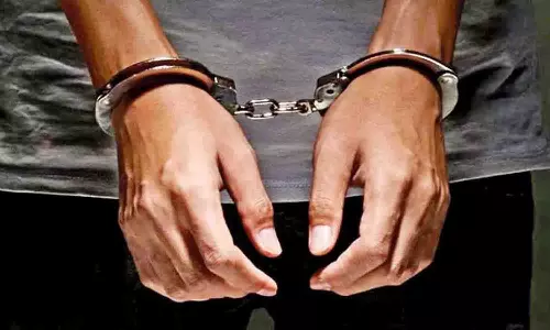 ஊதியூா் அருகே கள் விற்றவர் கைது