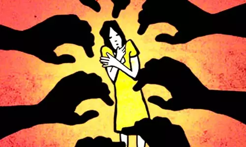 பட்டப்பகலில் சினிமாவை மிஞ்சும் சம்பவம்- ஆட்டோவில் கடத்தி சென்று இளம்பெண் கற்பழிப்பு