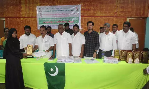 மங்கலத்தில் அதிக மதிப்பெண் பெற்ற மாணவர்களுக்கு பரிசு