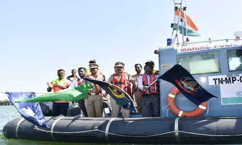 பொன்விழா ஆண்டை முன்னிட்டு மகளிர் போலீசாரின் பாய்மரப்படகு பயணம்