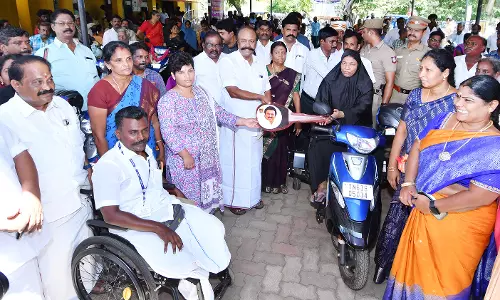 மாற்றுத்திறனாளிகளுக்கு பிரத்யேக ஸ்கூட்டர்கள்