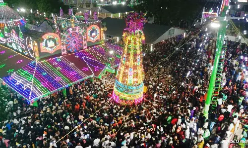 இன்று அதிகாலை விமரிசையாக நடந்தது ஏர்வாடி தர்கா சந்தனக்கூடு ஊர்வலம்