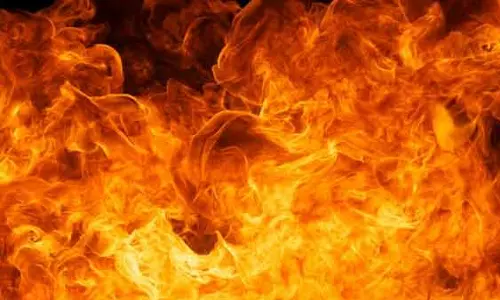 ஆர்.எஸ்.புரம் அருகே பூட்டிய கடையில் திடீர் தீ விபத்து