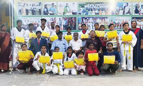 போட்டியில் வெற்றிபெற்ற மாணவர்களுக்கு பரிசு