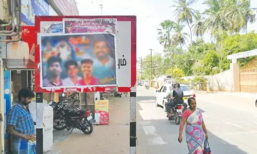 ஊர் பெயர் பலகையில் சுவரொட்டிகள் ஒட்டுவதை தடுக்க அதிகாரிகள் நடவடிக்கை எடுப்பார்களா?