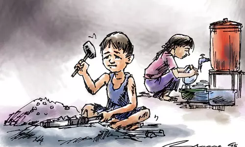 குழந்தை தொழிலாளர் முறை எதிர்ப்பு தின உறுதிமொழி ஏற்பு