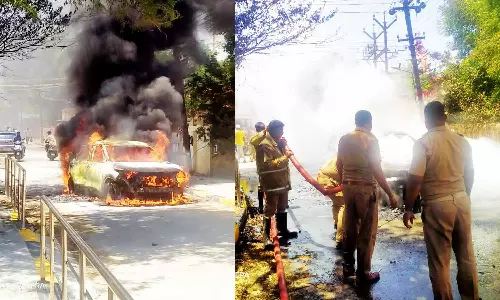 வேலூர் கலெக்டர் அலுவலகம் எதிரே திடீரென தீப்பற்றி எரிந்த கார்