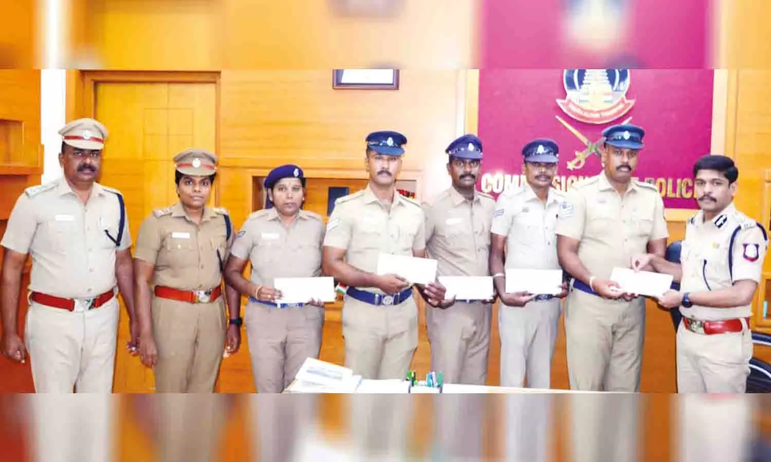 28 நாளில் தண்டனை பெற்று கொடுத்த போலீஸ் தனிப்படையினருக்கு பாராட்டு 28 நாளில் தண்டனை பெற்று கொடுத்த போலீஸ் தனிப்படையினருக்கு பாராட்டு