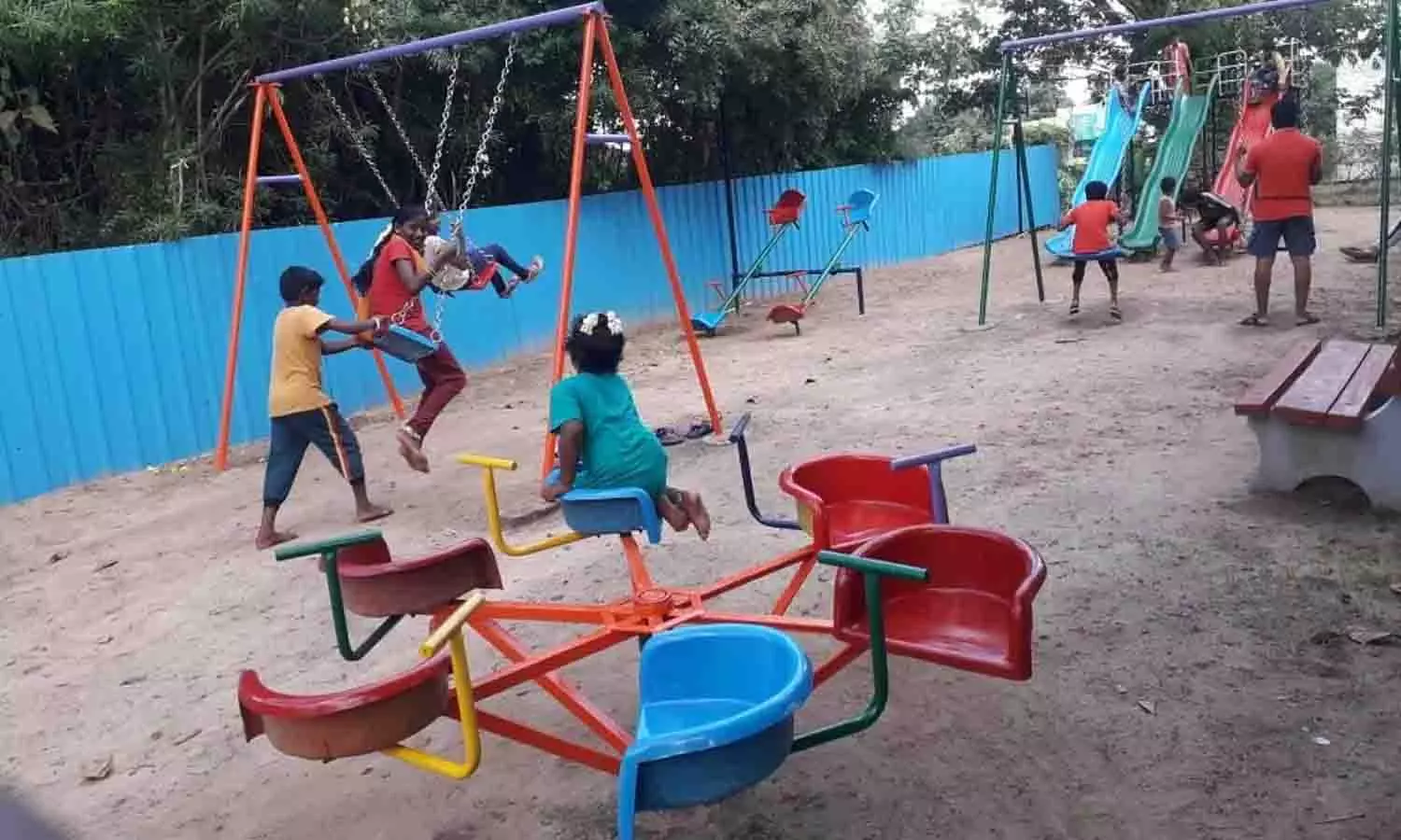 சிதலமடைந்து கிடக்கும் அமராவதி அணை பூங்கா சீரமைக்கப்படுமா?சுற்றுலா பயணிகள் எதிர்பார்ப்பு சிதலமடைந்து கிடக்கும் அமராவதி அணை பூங்கா சீரமைக்கப்படுமா?சுற்றுலா பயணிகள் எதிர்பார்ப்பு