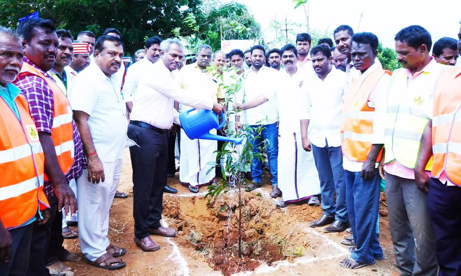 12 ஆயிரம் மரக் கன்றுகள் நடும் நிகழ்ச்சி 12 ஆயிரம் மரக் கன்றுகள் நடும் நிகழ்ச்சி