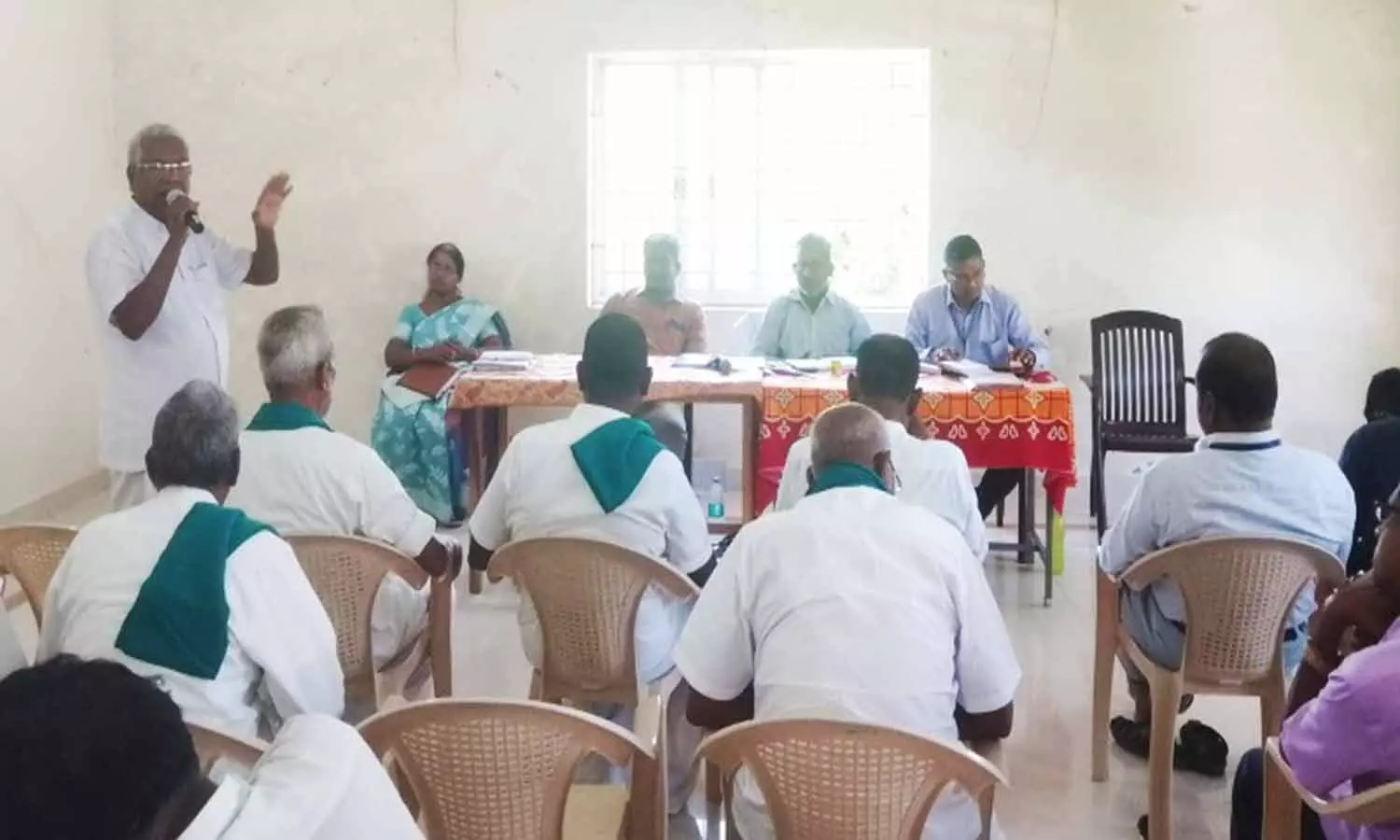 ஆக்கிரமிக்கப்பட்ட ஏரிக்கால்வாய், குளம், குட்டைகளை தூர்வார வேண்டும் ஆக்கிரமிக்கப்பட்ட ஏரிக்கால்வாய், குளம், குட்டைகளை தூர்வார வேண்டும்