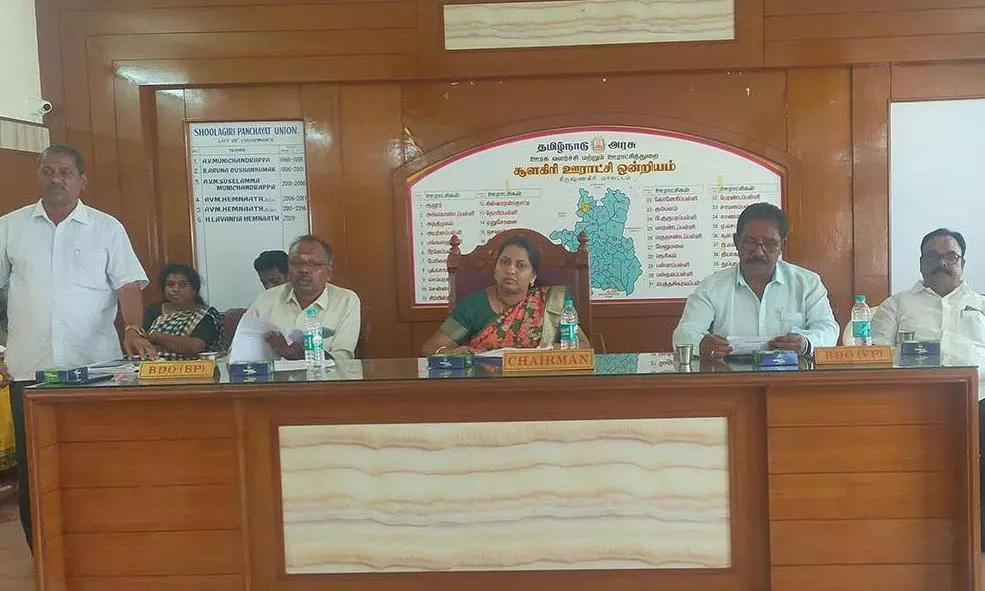 சூளகிரி வட்டார வளர்ச்சி அலுவலகத்தில் குழு உறுப்பினர்கள் கூட்டம் சூளகிரி வட்டார வளர்ச்சி அலுவலகத்தில் குழு உறுப்பினர்கள் கூட்டம்