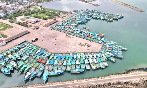 சின்னமுட்டம் விசைப்படகு மீனவர்கள் நாளை முதல் கடலுக்கு மீன் பிடிக்க செல்கிறார்கள்