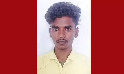வக்கீலை மிரட்டி மோட்டார் சைக்கிள் பறித்தவர் கைது