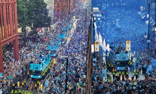 மான்செஸ்டர் சிட்டி வீரர்களை வரவேற்ற 2 லட்சத்திற்கும் மேற்பட்ட ரசிகர்கள்