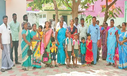 மூலைக்கரைப்பட்டியில் இன்று தொடக்க பள்ளியை முற்றுகையிட்டு பெற்றோர்கள் போராட்டம்