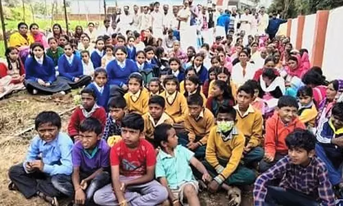 பழங்குடியின மாணவர்கள் சாதிச்சான்று கேட்டு 2 நாள் போராட்டம்