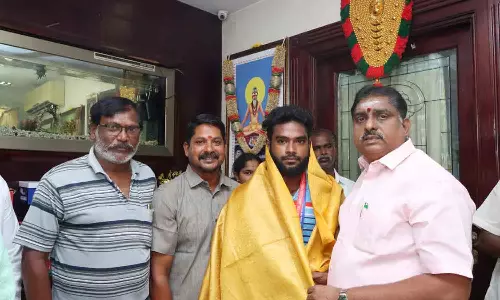 புதுவை வீரர் அரிஹரன் தங்கம், வெள்ளி பதக்கம் வென்று சாதனை