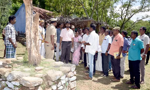 விளாங்கோம்பை மலை வாழ் கிராமத்தில் ஆய்வு செய்த கலெக்டர்