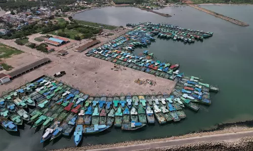 சின்னமுட்டம் விசைப்படகு மீனவர்கள் நாளை முதல் கடலுக்கு மீன் பிடிக்க செல்கிறார்கள்