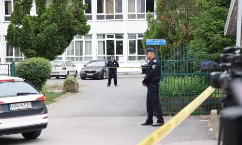 போஸ்னியாவில் தொடக்கப் பள்ளி ஆசிரியரை சுட்ட 13 வயது சிறுவன் கைது