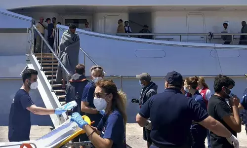 கிரேக்க கடலில் படகு கவிழ்ந்து விபத்து - பலி எண்ணிக்கை 79 ஆக உயர்வு