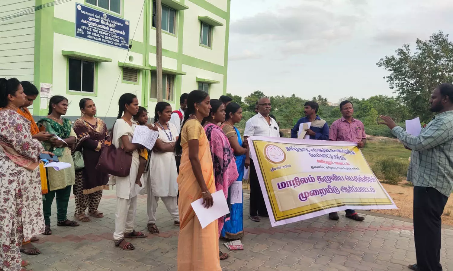 அரியலூரில் செவிலியர்கள் ஆர்ப்பாட்டம் அரியலூரில் செவிலியர்கள் ஆர்ப்பாட்டம்