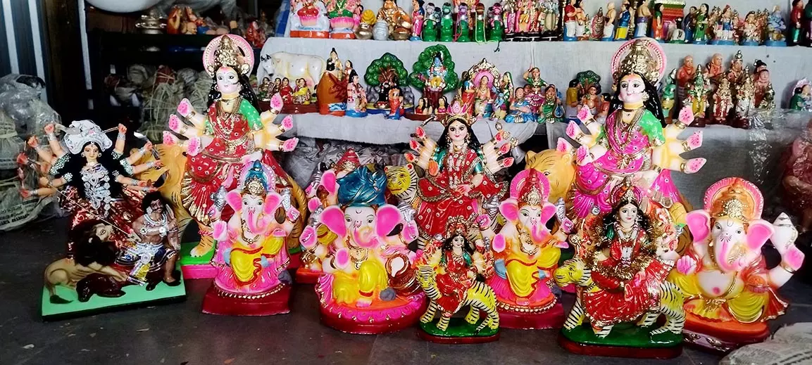 வாடிக்கையாளர்களை கவரும் விளாச்சேரி பொம்மைகள்