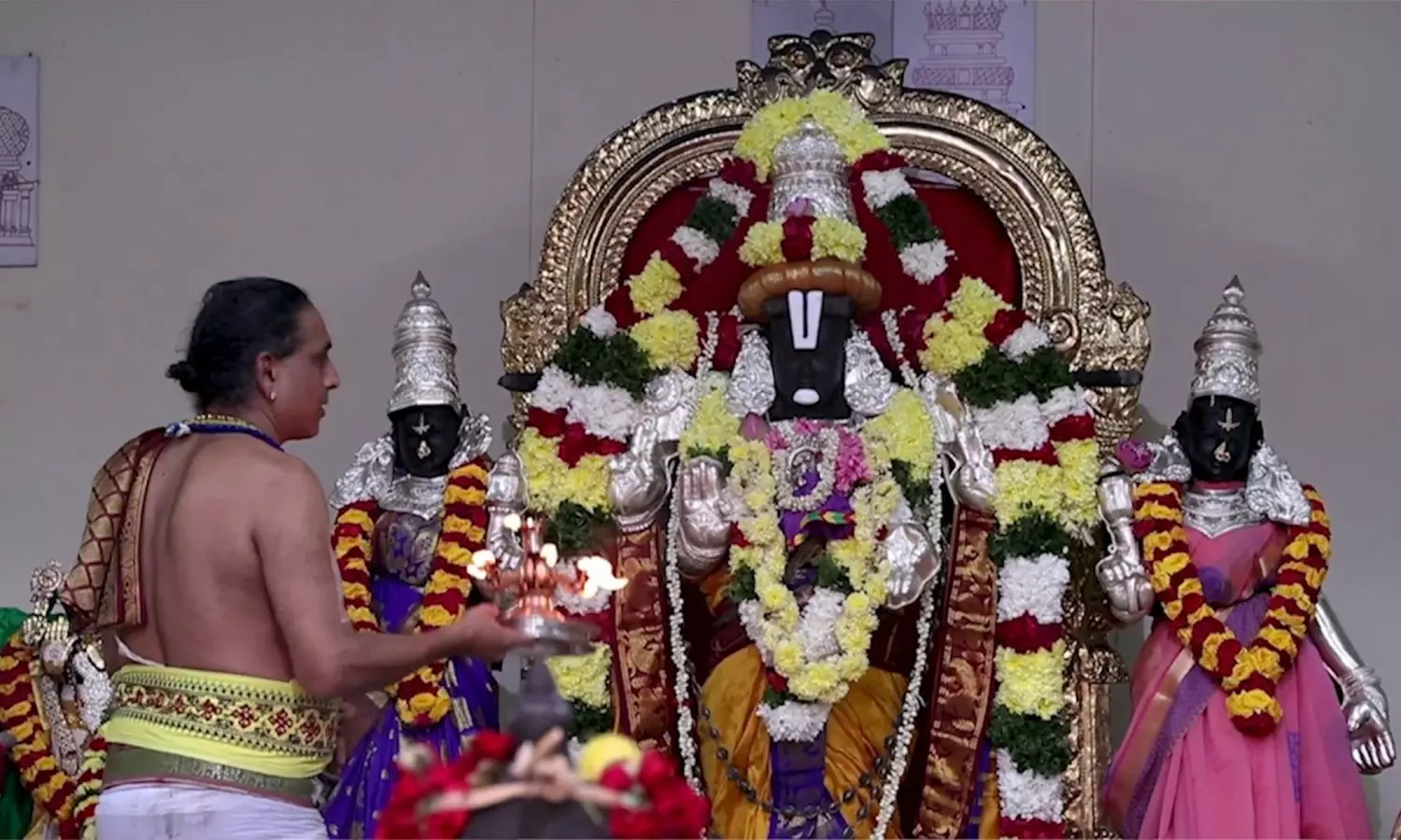 நாராயணவனம் பராசரேஸ்வர சுவாமி கோவில் பிரம்மோற்சவம் 19-ந் தேதி தொடங்குகிறது நாராயணவனம் பராசரேஸ்வர சுவாமி கோவில் பிரம்மோற்சவம் 19-ந் தேதி தொடங்குகிறது