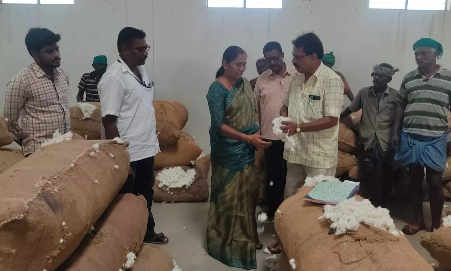 ரூ.7 லட்சத்திற்கு பருத்தி விற்பனை