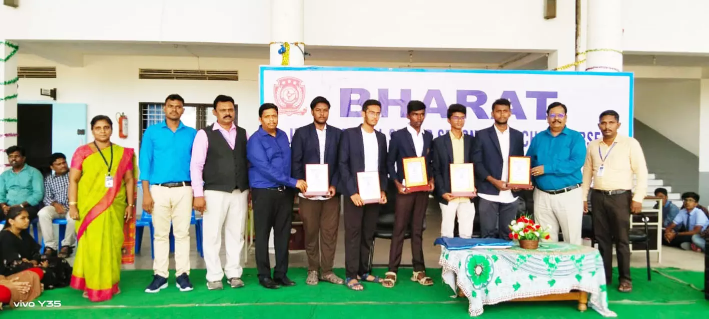 நீட் தேர்வில் கிருஷ்ணகிரி பாரத் கல்வி நிறுவன மாணவர்கள் சாதனை நீட் தேர்வில் கிருஷ்ணகிரி பாரத் கல்வி நிறுவன மாணவர்கள் சாதனை