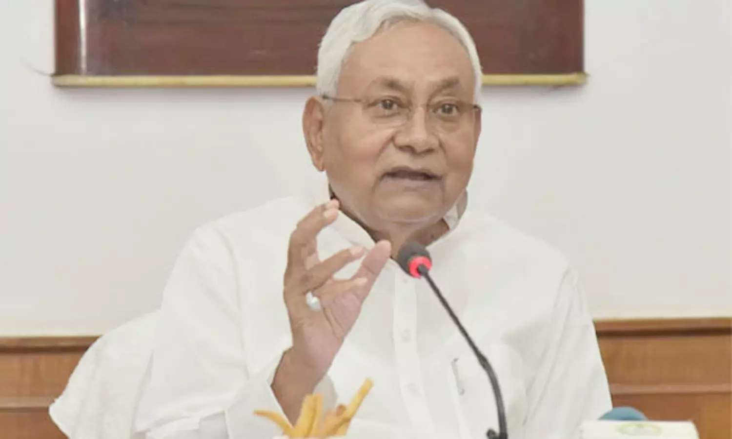 பெண்கள் குறித்த சர்ச்சை கருத்து: மன்னிப்பு கேட்டார் நிதிஷ் குமார் பெண்கள் குறித்த சர்ச்சை கருத்து: மன்னிப்பு கேட்டார் நிதிஷ் குமார்