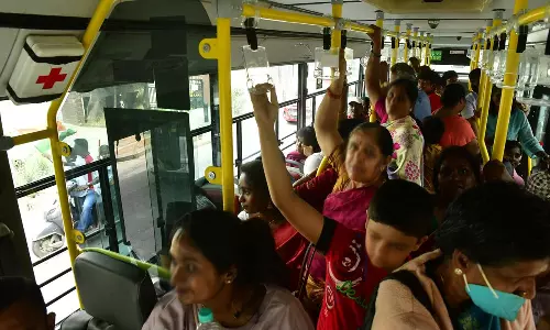 கர்நாடகத்தில் ஒரே நாளில் 51.52 லட்சம் பெண்கள் இலவச பயணம்