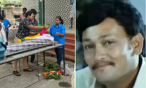 துணை நடிகர் பிரபு காலமானார்.. இறுதி சடங்குகளை முன் நின்று செய்த இசையமைப்பாளர் டி.இமான்