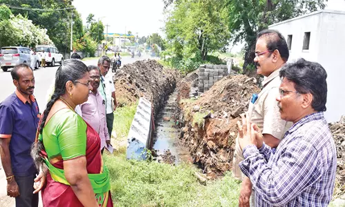 நாமக்கல் பகுதியில் மழைநீர் வடிகால் பணிகளை கலெக்டர் உமா ஆய்வு