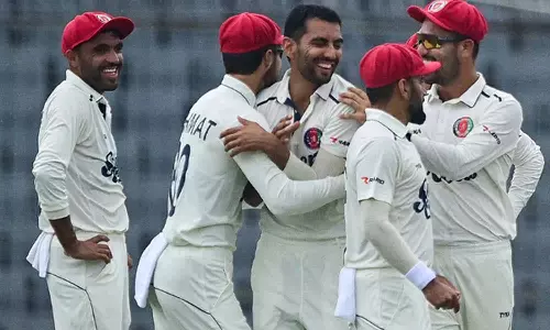 கடைசி 5 விக்கெட்டுகளை வெறும் 20 ரன்னில் இழந்த வங்காளதேசம்: முதல் இன்னிங்சில் 382-க்கு ஆல் அவுட்