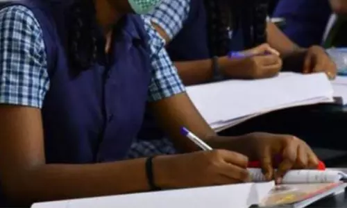 ஈரோட்டில் 8 மையங்களில் பிளஸ்-2 துணைத்தேர்வு