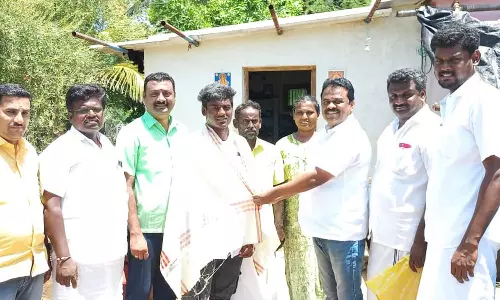 விராலிமலையைச் சேர்ந்த கூலித்தொழிலாளி மகன் நீட் தேர்வில் மாவட்ட அளவில் முதலிடம்