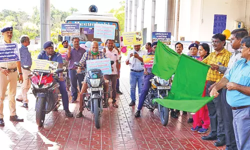 சேலம் ரெயில்வே கோட்டம் சார்பில் சர்வதேச ரெயில்வே கிராசிங் விழிப்புணர்வு தின பேரணி