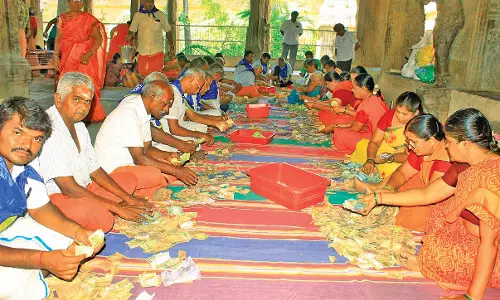 நெல்லையப்பர் கோவிலில் உண்டியல் காணிக்கை எண்ணும் பணி