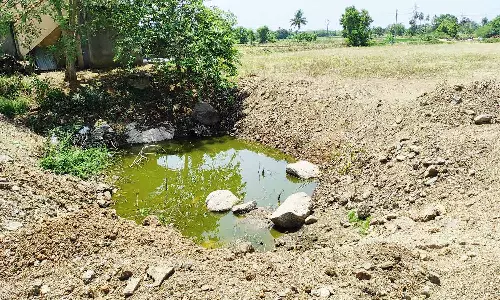 ஆக்கிரமிக்கப்பட்ட குளத்தை மீட்க வேண்டும்