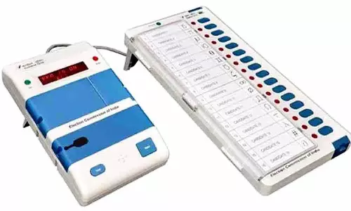 மின்னணு வாக்குப்பதிவு எந்திரங்களை கலெக்டர் ஆய்வு