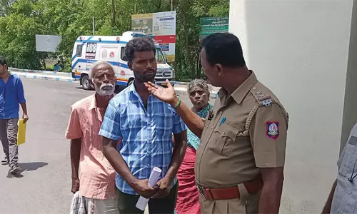 கலெக்டர் அலுவலகத்தில் தம்பதி தீக்குளிக்க முயற்சி