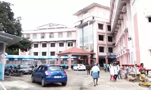 அடுக்கம்பாறை அரசு ஆஸ்பத்திரியில் குழந்தையை விட்டு சென்ற தாய் தானாக திரும்பி வந்தார்