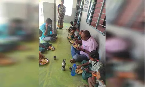 வெள்ளகோவில் அருகே அரசு பள்ளியில் மதிய உணவு திட்டம் மீண்டும் தொடக்கம்