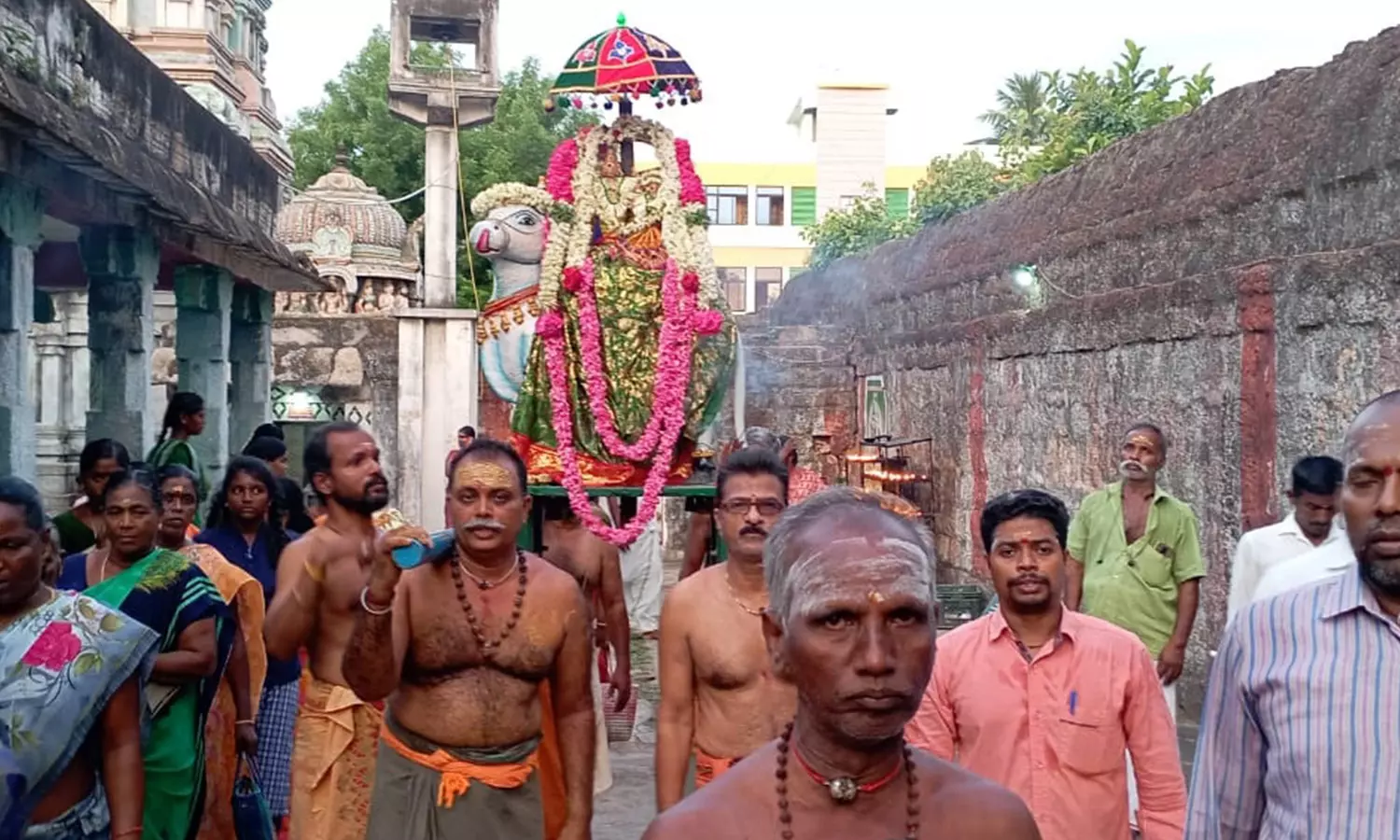 ஜெயங்கொண்டம் பகுதியில் சிவன் கோவில்களில் பிரதோஷ வழிபாடு ஜெயங்கொண்டம் பகுதியில் சிவன் கோவில்களில் பிரதோஷ வழிபாடு