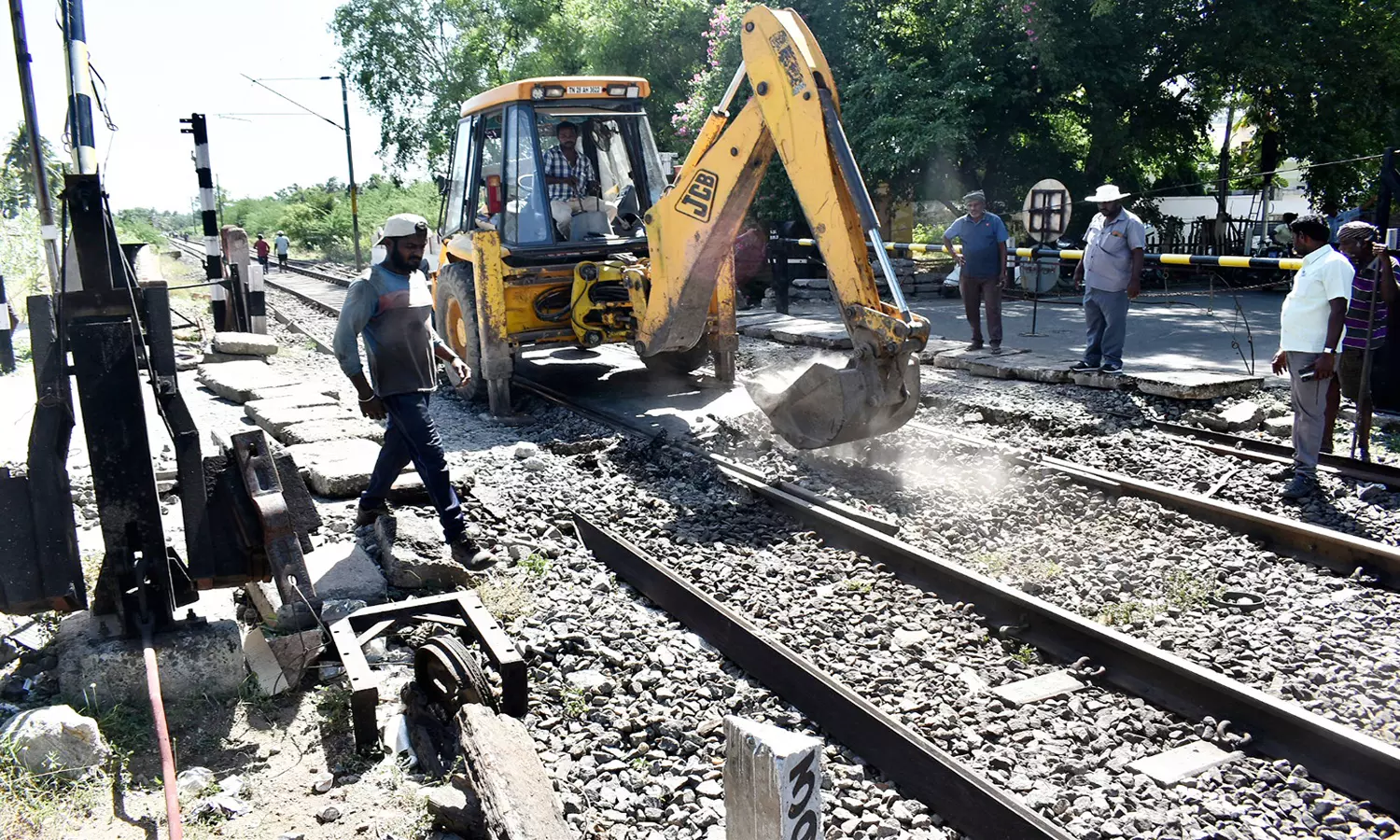 வெண்டிபாளையம் ரெயில்வே கேட் 15 நாட்கள் மூடப்படுகிறது