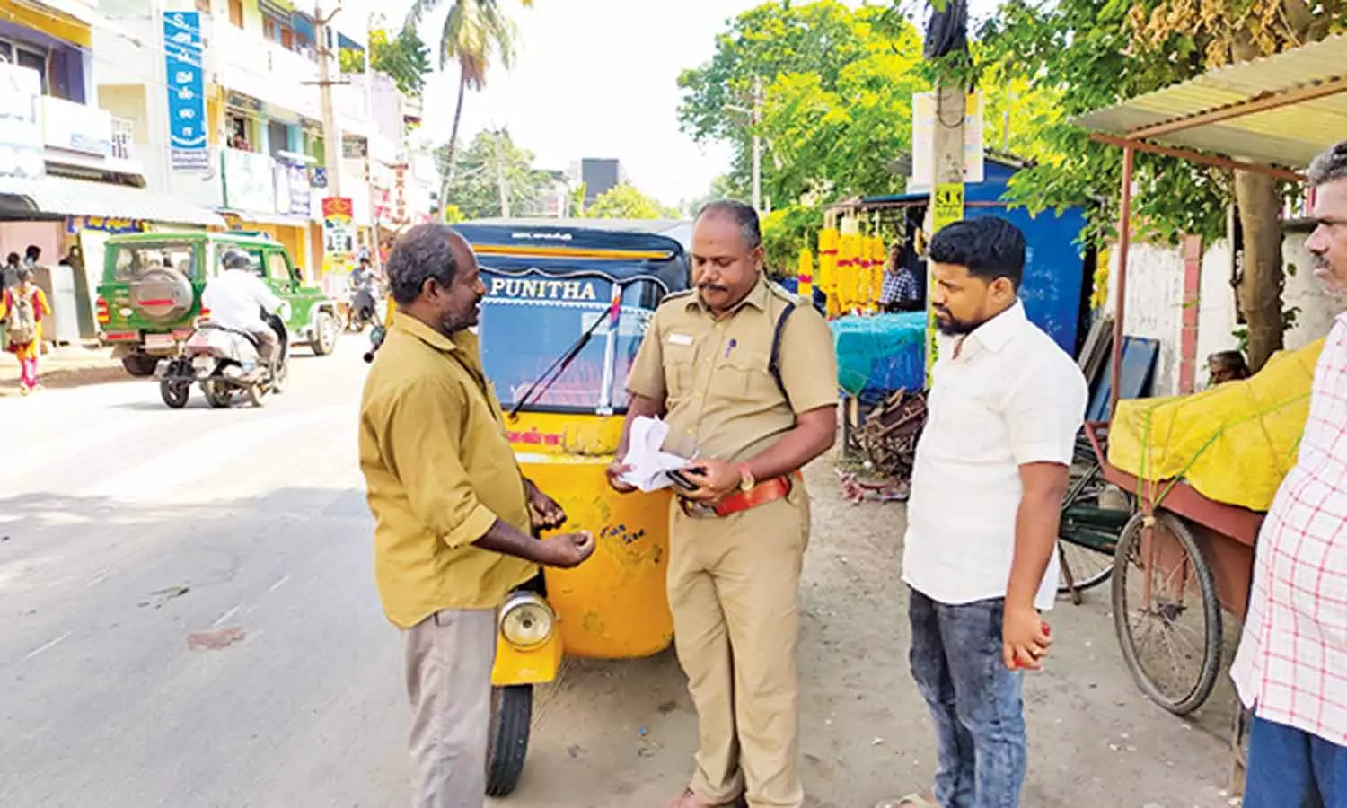 சீர்காழியில், 5 ஆட்டோக்கள் பறிமுதல் சீர்காழியில், 5 ஆட்டோக்கள் பறிமுதல்