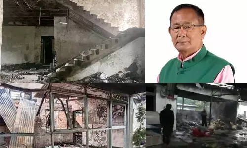 மணிப்பூரில் மத்திய மந்திரி வீடு பெட்ரோல் குண்டுகள் வீசி எரிப்பு