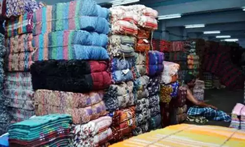 சேலம், நாமக்கல்லில் ரூ.150 கோடி மதிப்பிலான ஜவுளிகள் தேக்கம்- மத்திய, மாநில அரசுகள் நடவடிக்கை எடுக்க கோரிக்கை